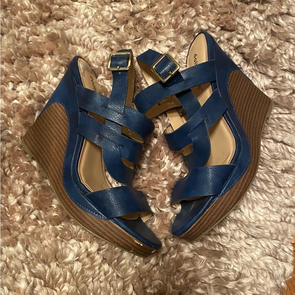 Navy Blue Wedge Sandals Size 91/2 - Picture 4 of 5